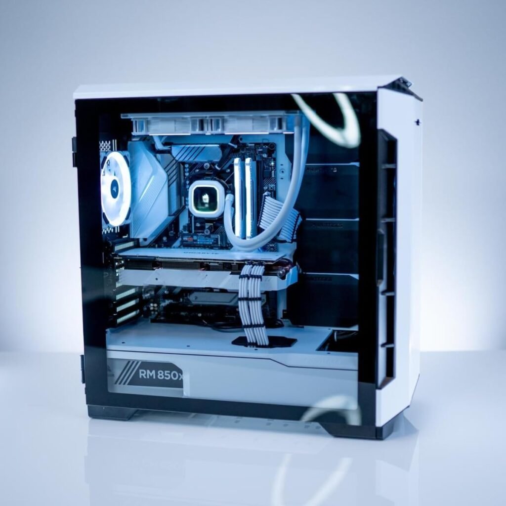 Pc Escritorio Gamer Blanca Ryzen 7 5700 RTX 5060 8 GB Enfriamiento Líquido 64gb RAM 1 TB NVME SSD Marcas Gama Alta Fuente de Poder certificada Bronze Plus Computadora Gamer