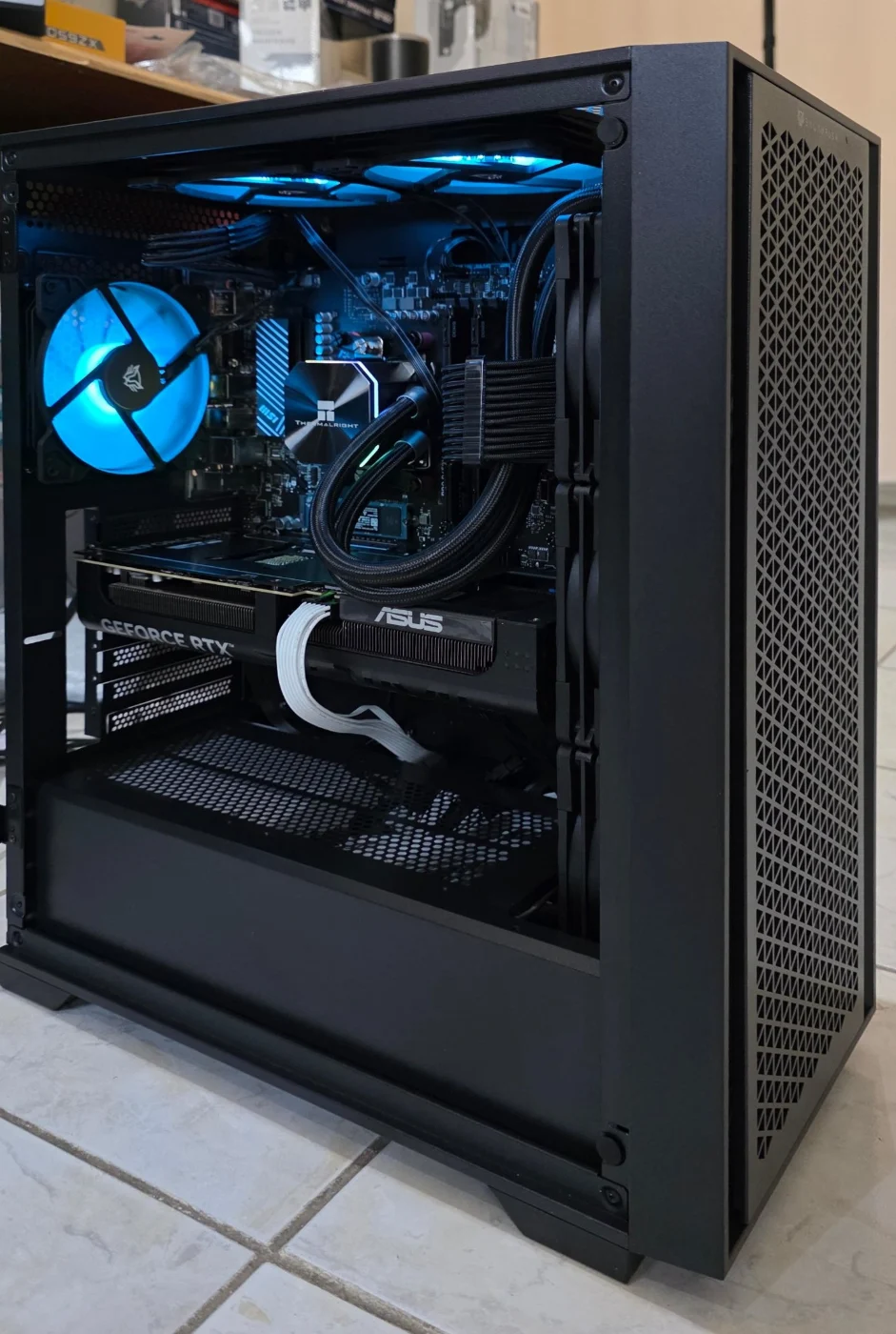 PC Profesional para arquitectura, ingeniería y diseño, Core i7 RTX 5060 Ti